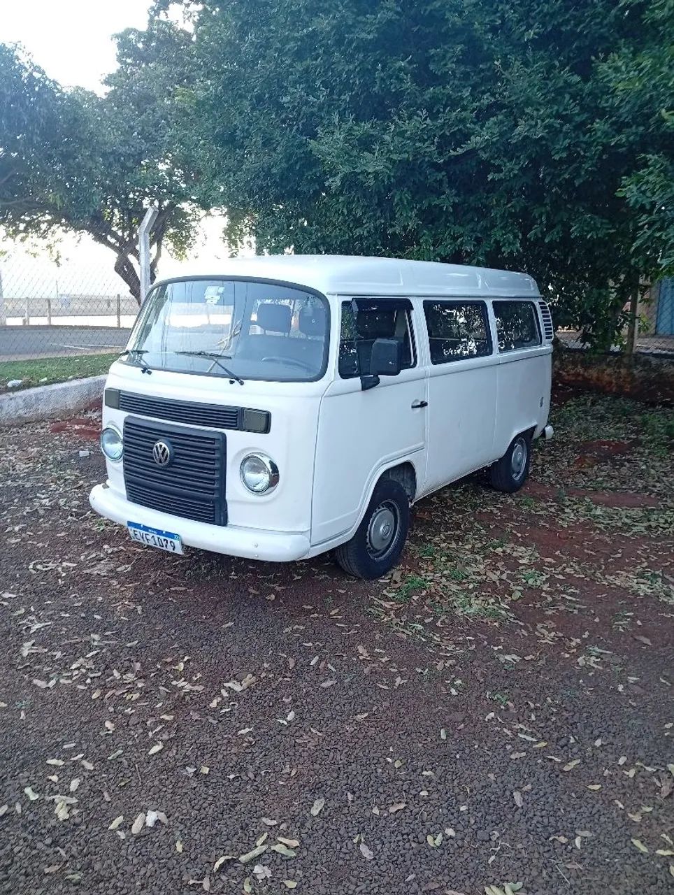 Kombi 2011 impecável aos interessados chama que eu envio mais fotos 
