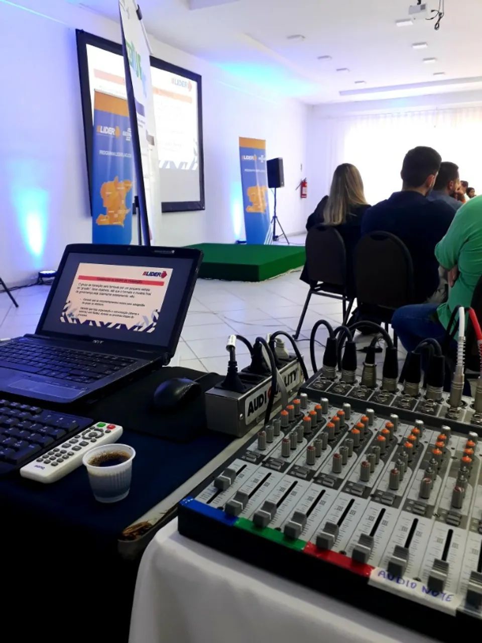 Locação de Projetor Multimídia, Datashow, som, Telas Projeção, soluções em Eventos geral. - Foto 5