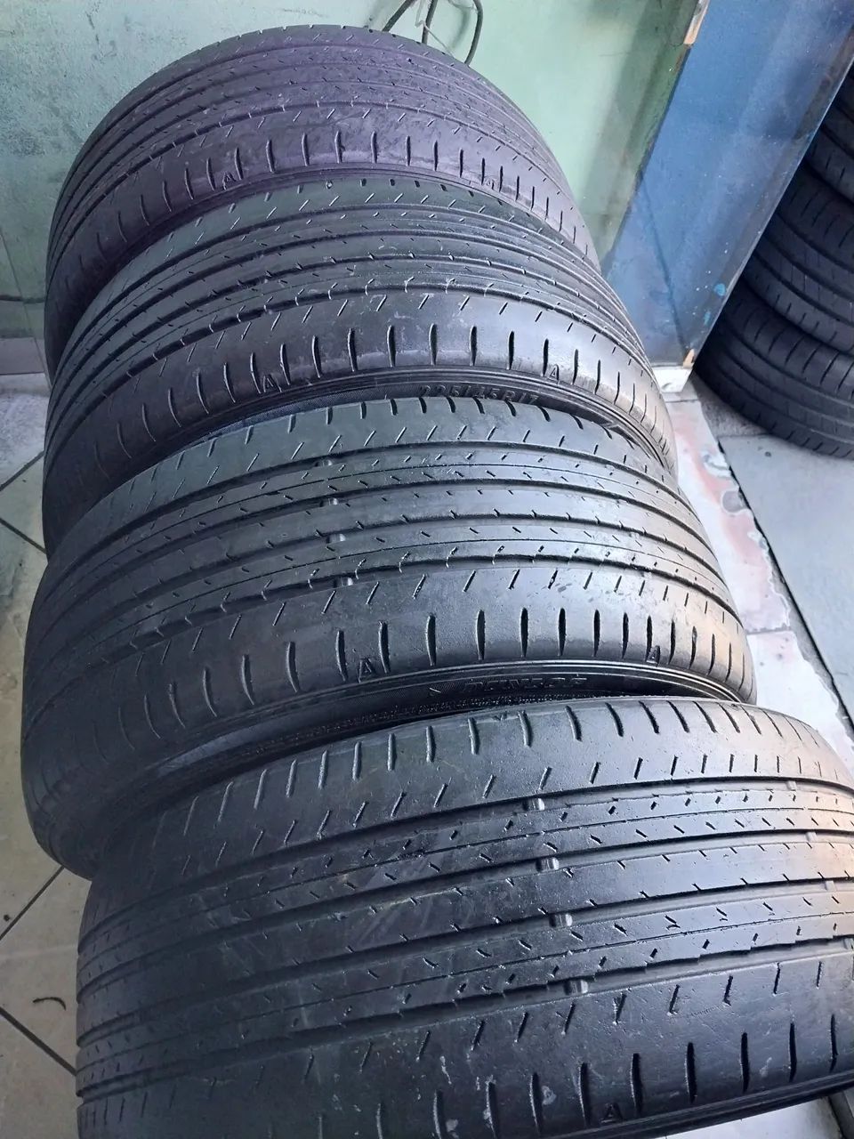 Pneus 225/45/17 dunlop.  - Foto 2