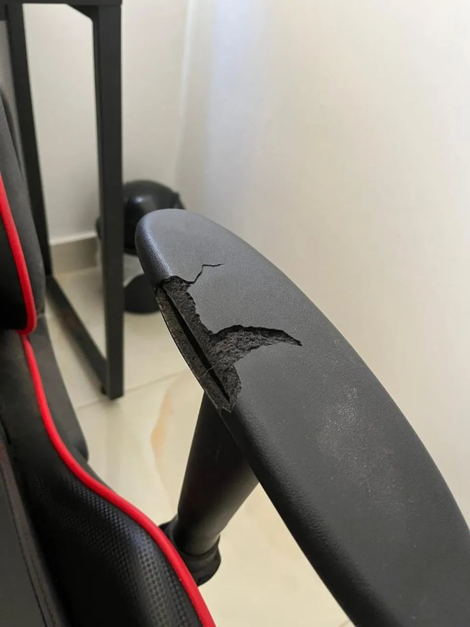 Cadeira Gamer ThunderX3 - usada (com detalhes) - ótima pra quem quer conforto barato - Foto 5
