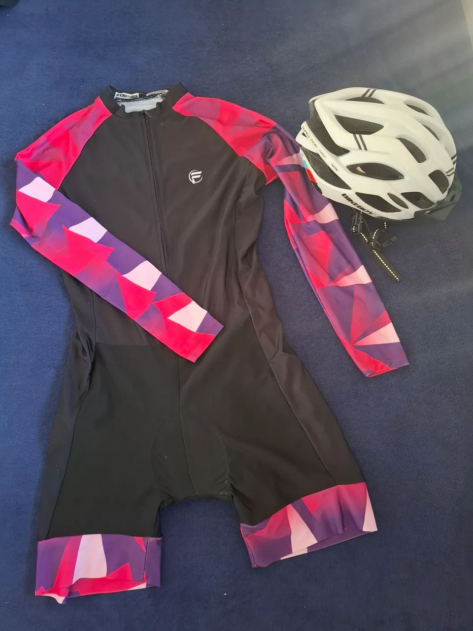 Macacão de ciclismo feminino com design geométrico