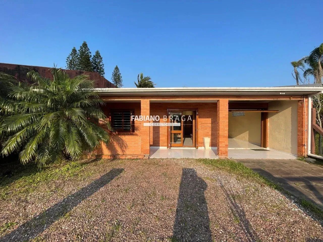 Casa à venda próximo do mar no Centro de Xangri-lá