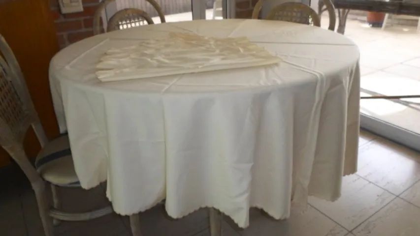 TOALHA TEBA DE MESA REDONDA COM GUARDANAPOS (6-8 lugares)