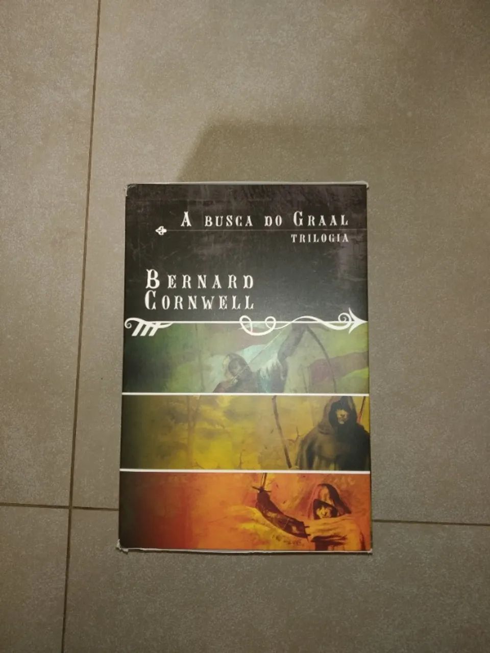 Box de livros - A busca do Graal trilogia - Bernard Cornwell - Foto 2