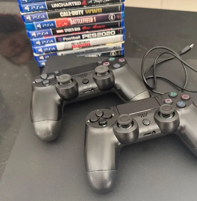 Playstation 4 slim 500g + 2 controles + 10 jogos
