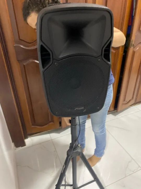 Caixa de som com karaokê