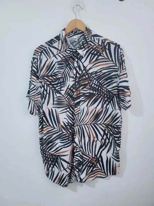 camisa estampada folhas TAM GG