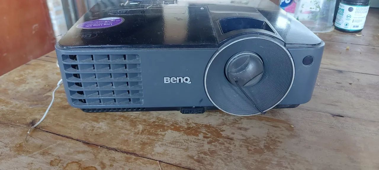 Defective projector does not turn on BenQ model MS50264573481106817120