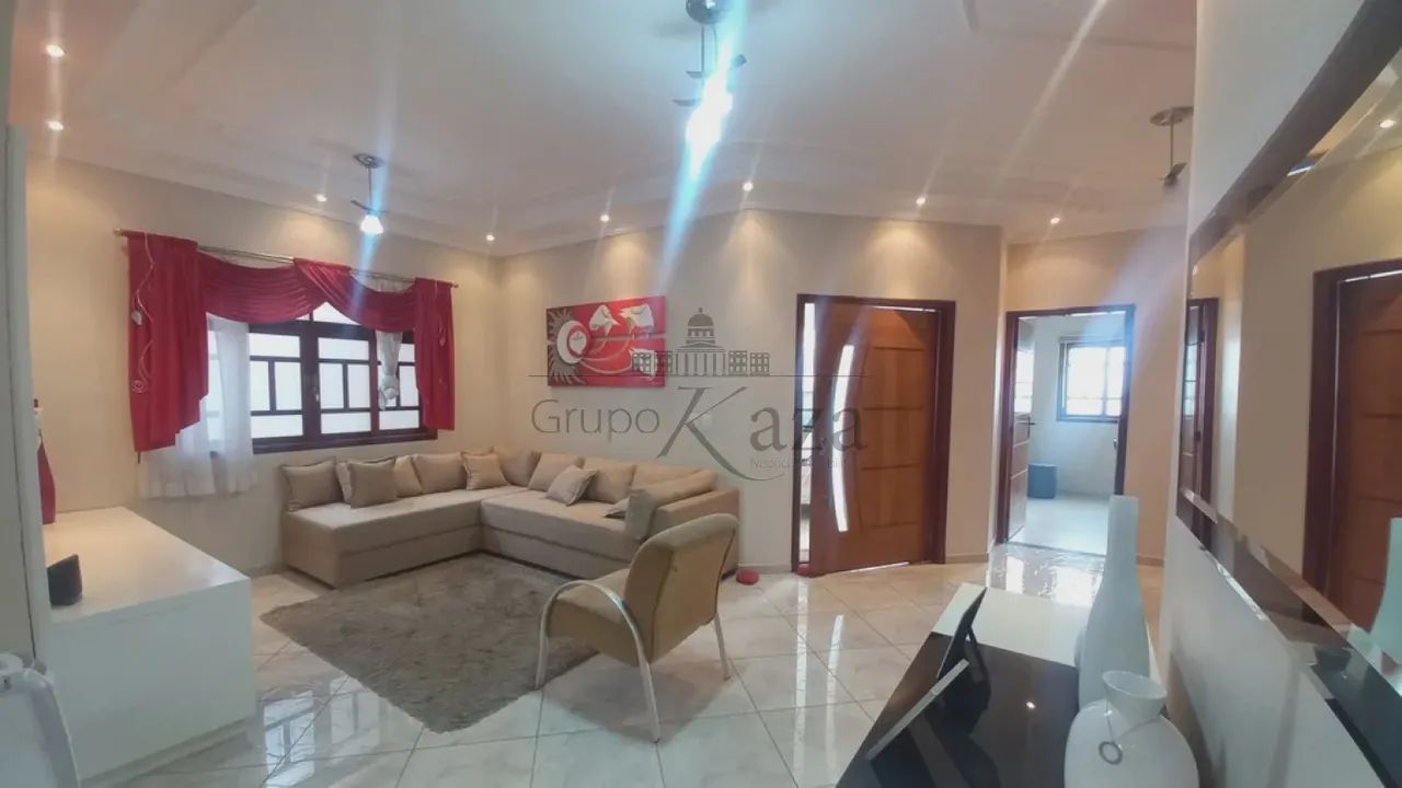 Casa Térrea em Lote Inteiro - Bosque dos Ipês - 4 Dormitórios - 201m²