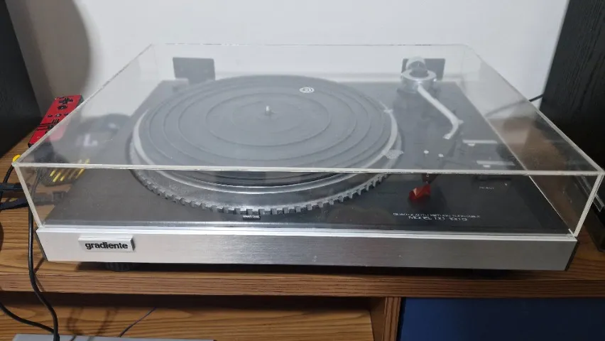 Toca Discos Gradiente DD100Q c/ agulha Ortofon 2M Red