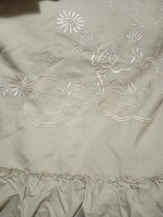 Colcha antiga bordada de casal 