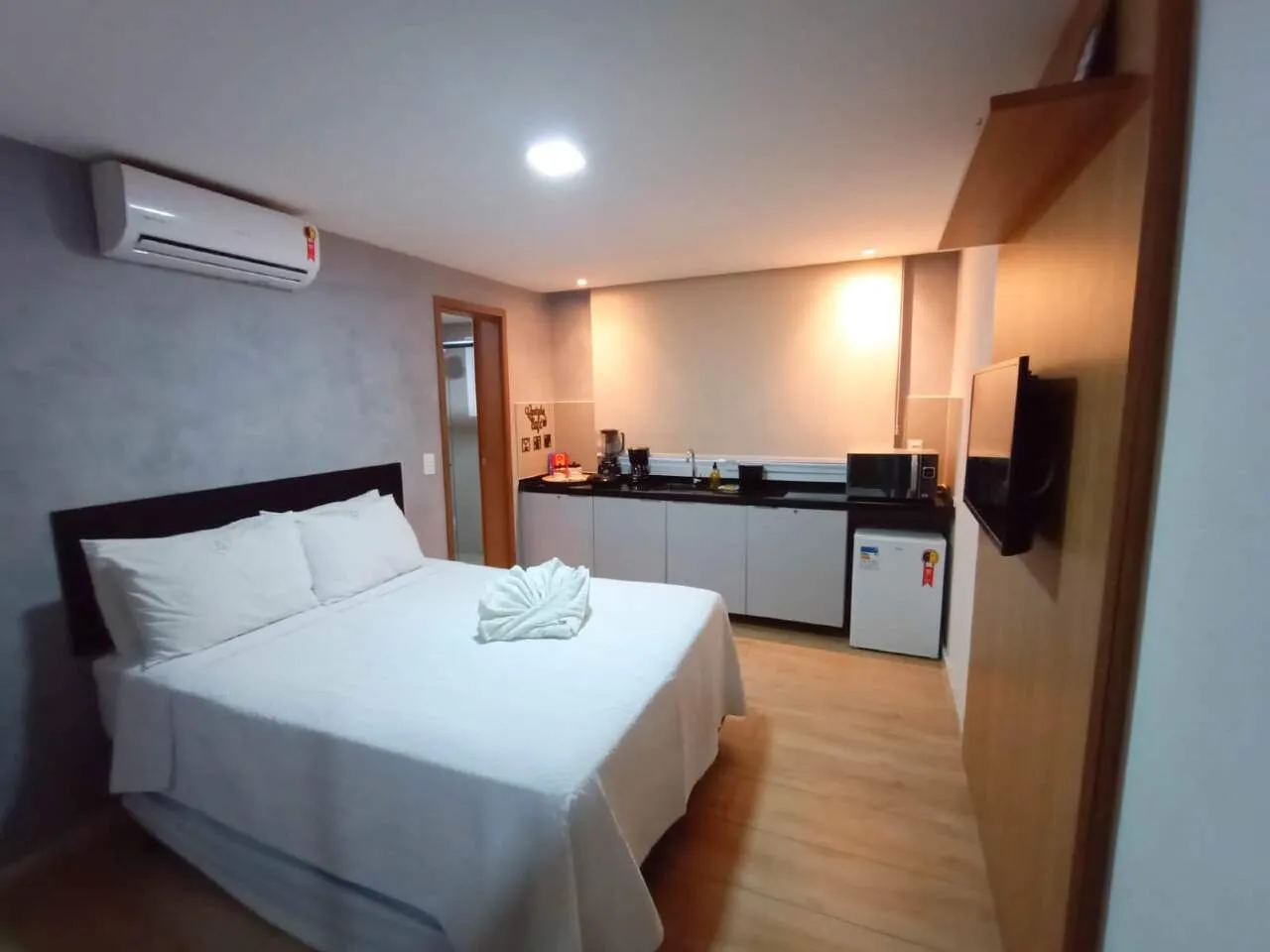 Flat mobiliado à venda, vagas rotativas, Cabo Branco - João Pessoa/PB