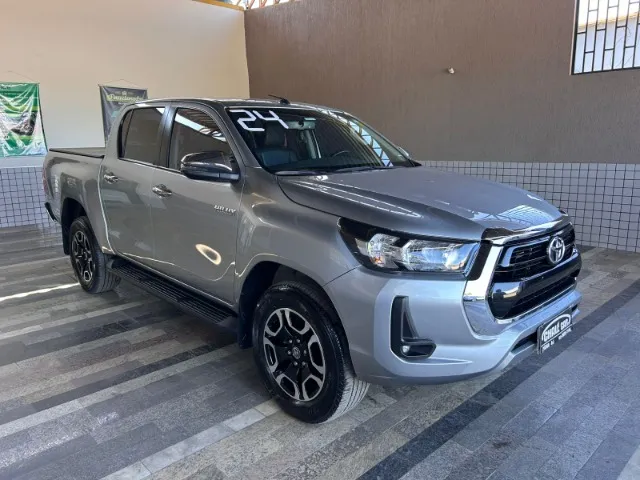 ÚNICO DONO Toyota Hilux SRV - 2024