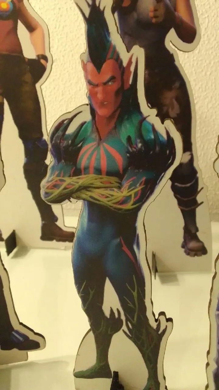 Display em madeira e colagem de personagens de anime, game, hq,   - Foto 3