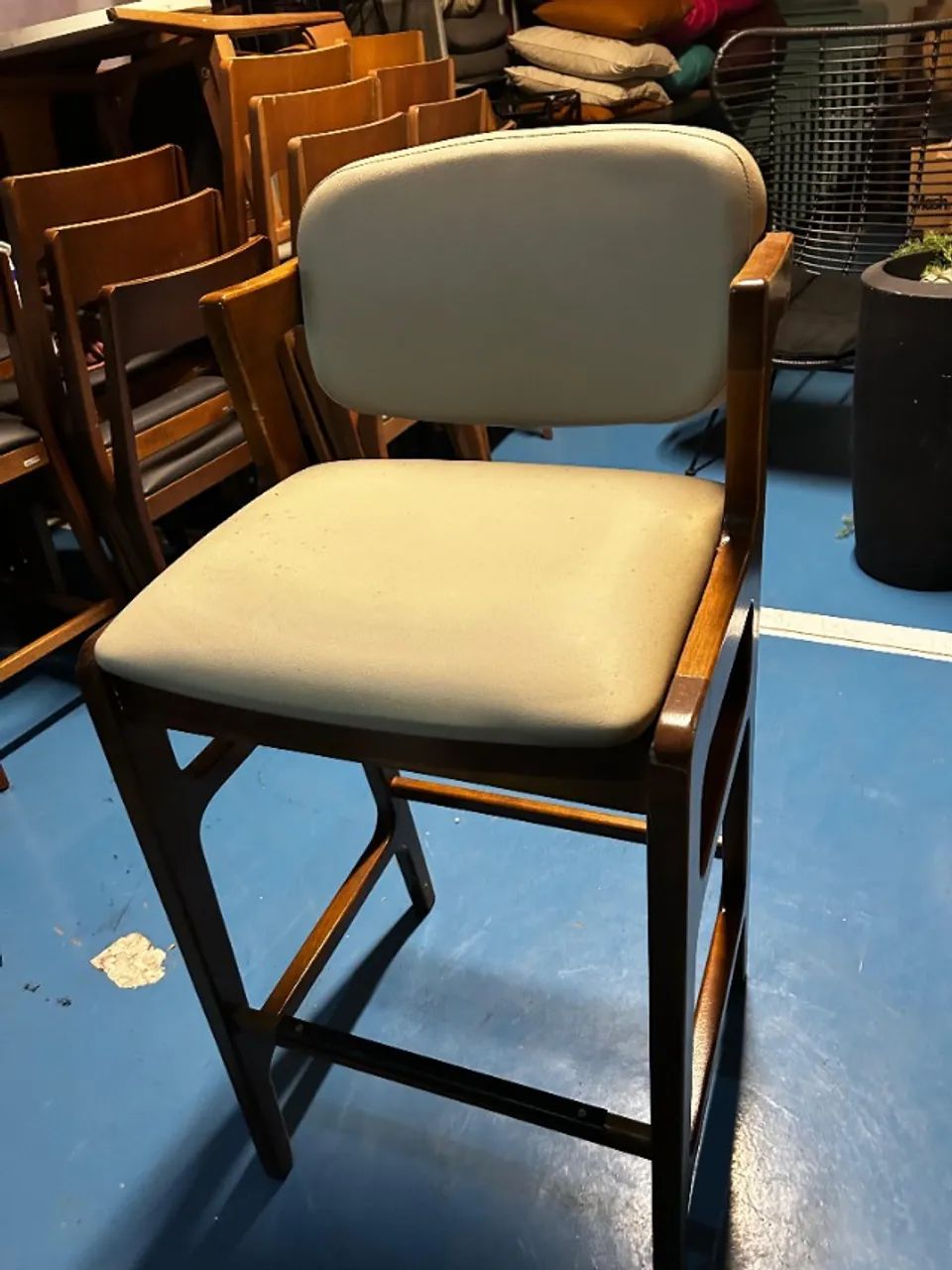 2 - Banqueta Alta Bar Cozinha - Bege    (R$622,71 cada)64307305635586122