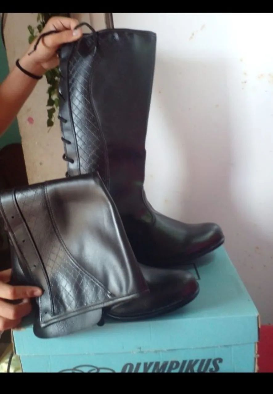 Bota de cano alto preta