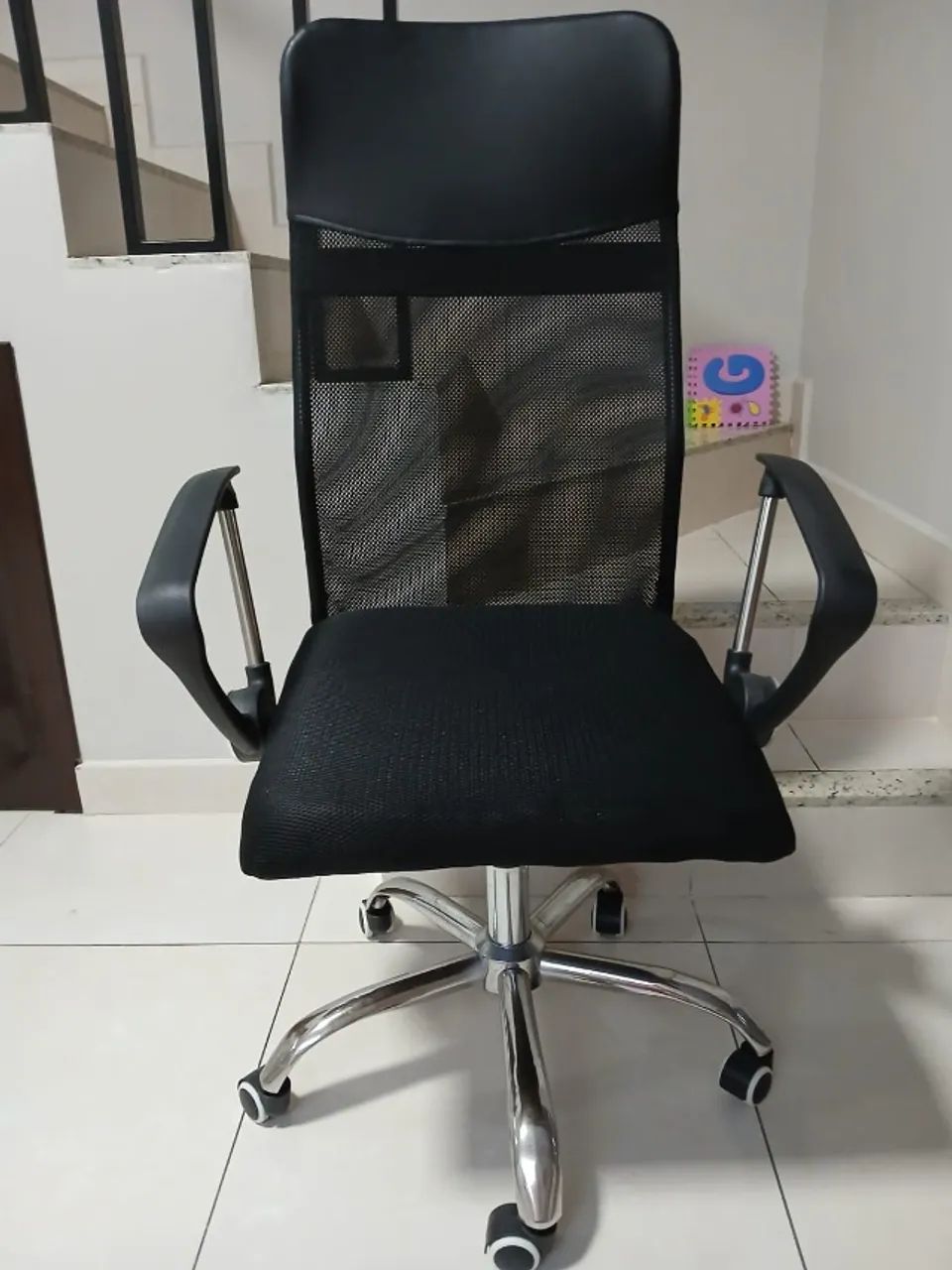 CADEIRA ESCRITÓRIO PRETA64296129718402121