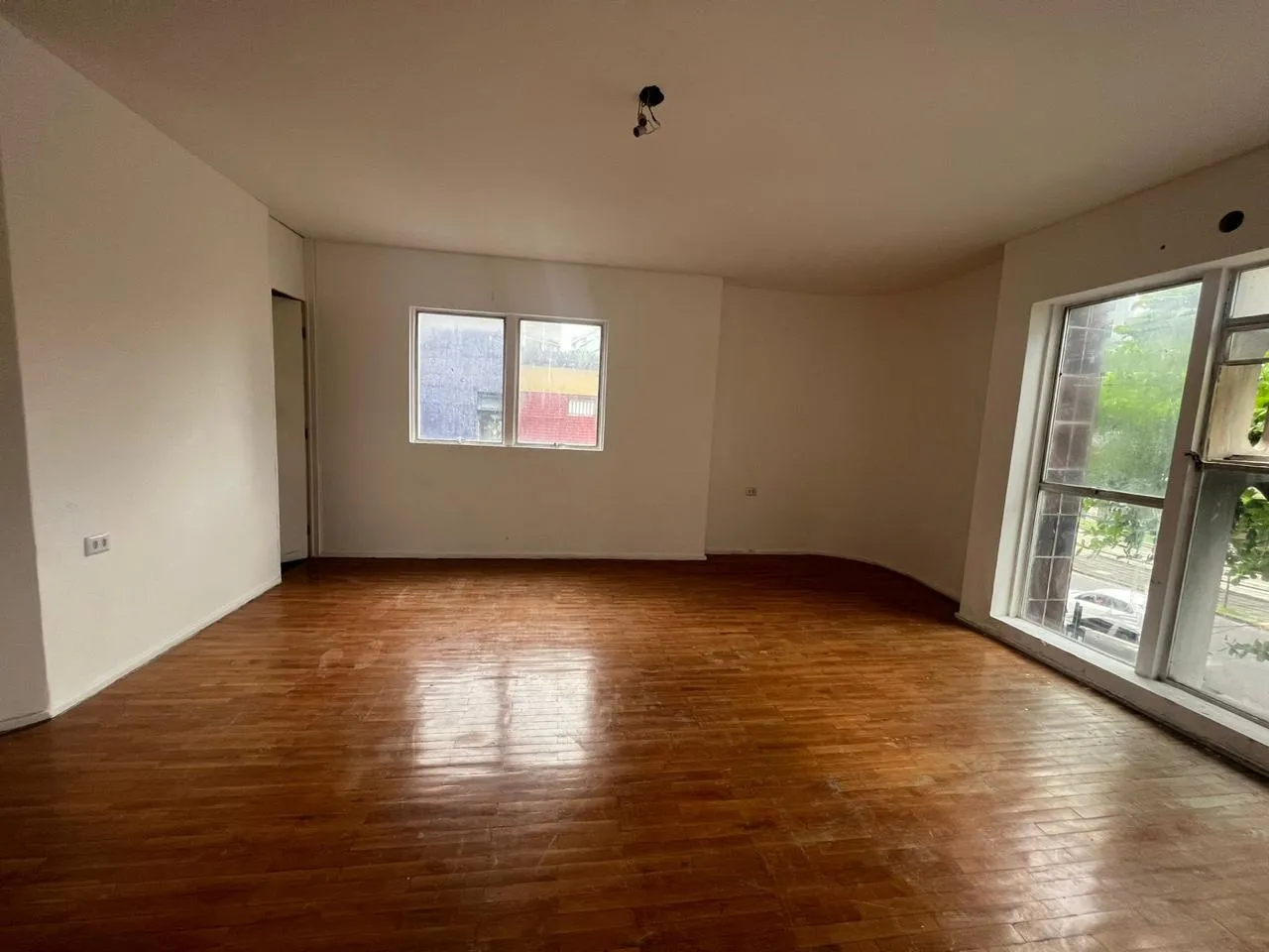 Alugo Sala Comercial na Ilha do Leite , 32 M²- 1 vg de garagem ,Recife - PE