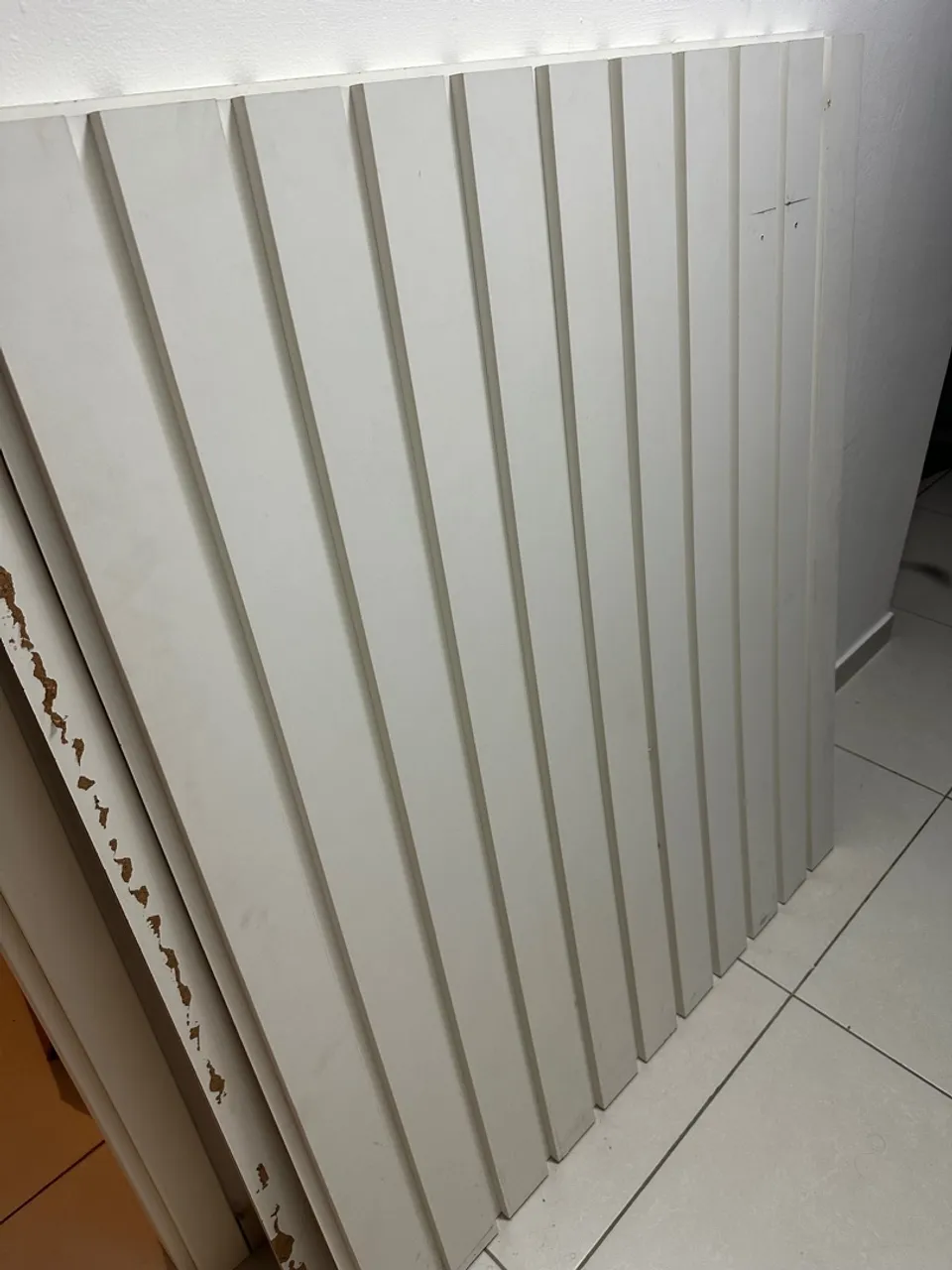 Painel Ripado de Madeira Branco