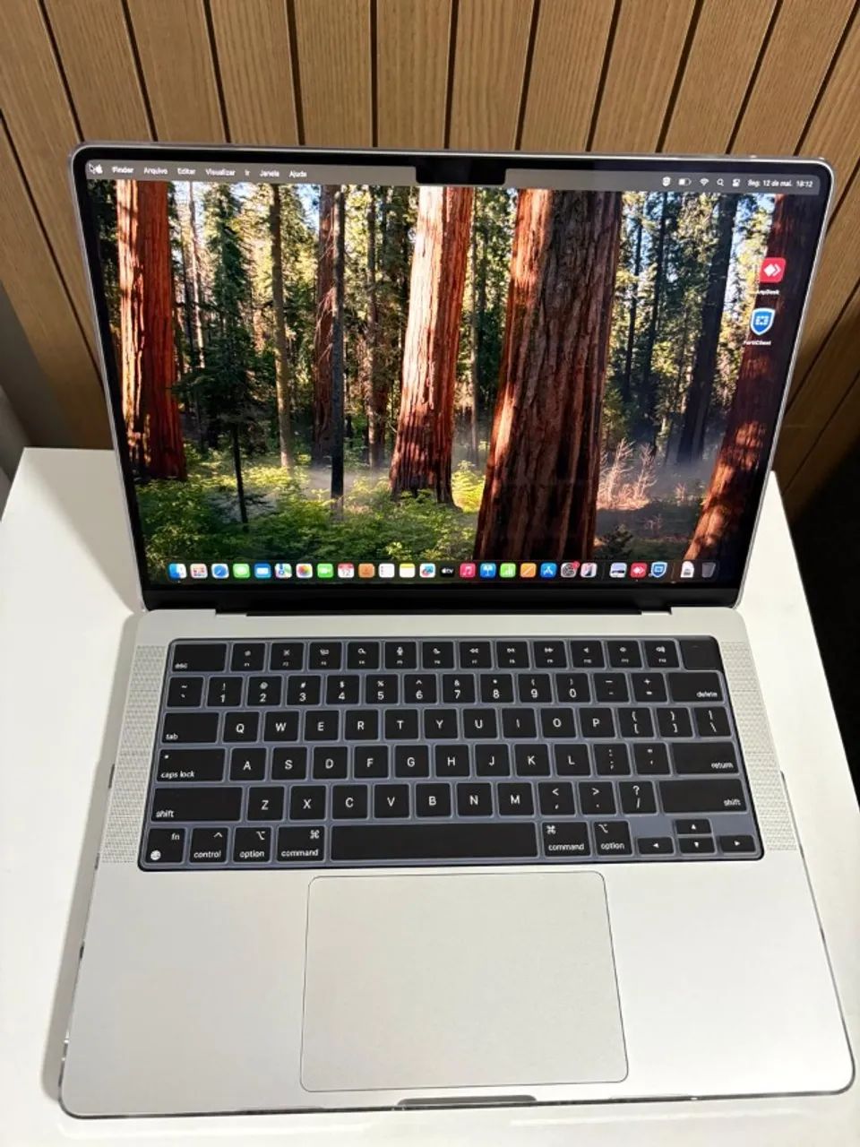 MacBook Pro 14" M3 Pro chip Built for Apple Intelligence - 16GB Memory - 1TB SSD - Silver - Foto 2