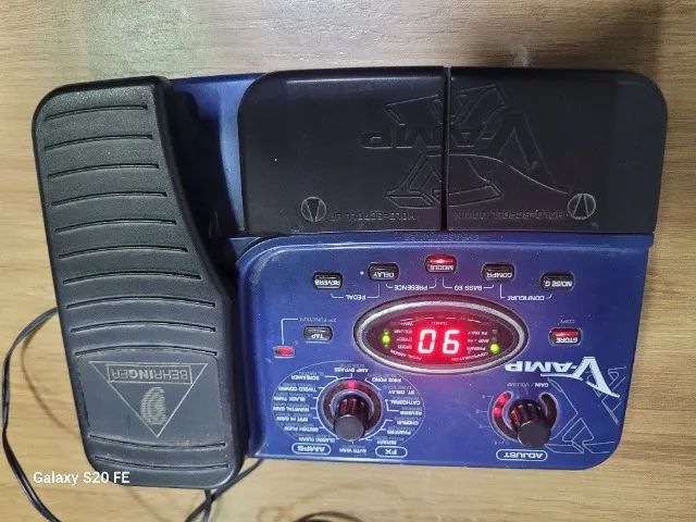 Pedaleira Behringer XV- Amp - Foto 4