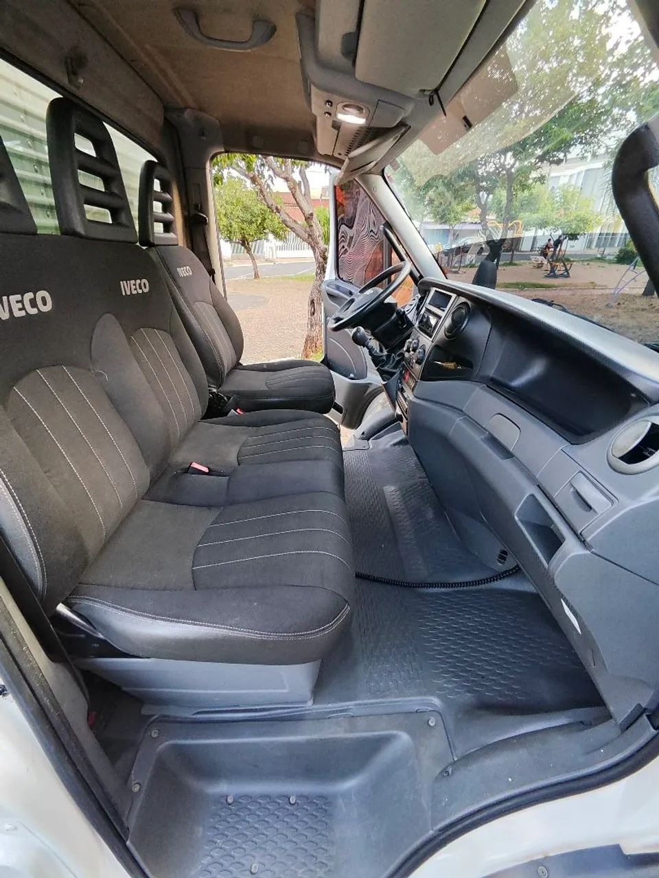 Caminhão Iveco Daily 70C17 2014 (Motor Novo 40.000 km) - Foto 12