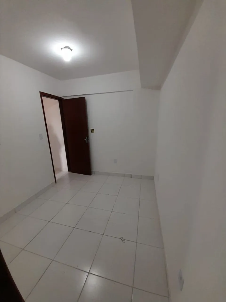 Alugo AP Kit em Taguatinga / Prédio com elevador