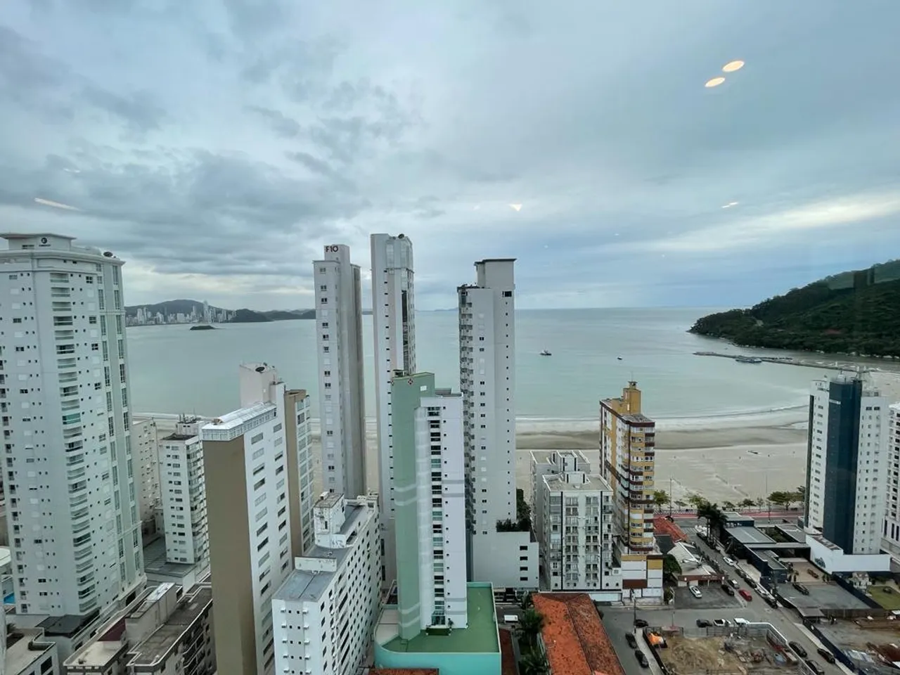 Locação anual na Barra Sul com ótima vista-mar!
