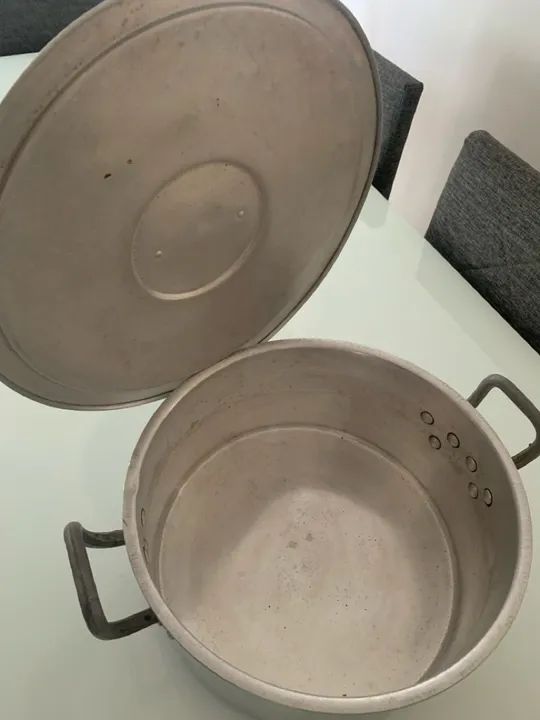 Panela de alumínio grande com tampa - Foto 3