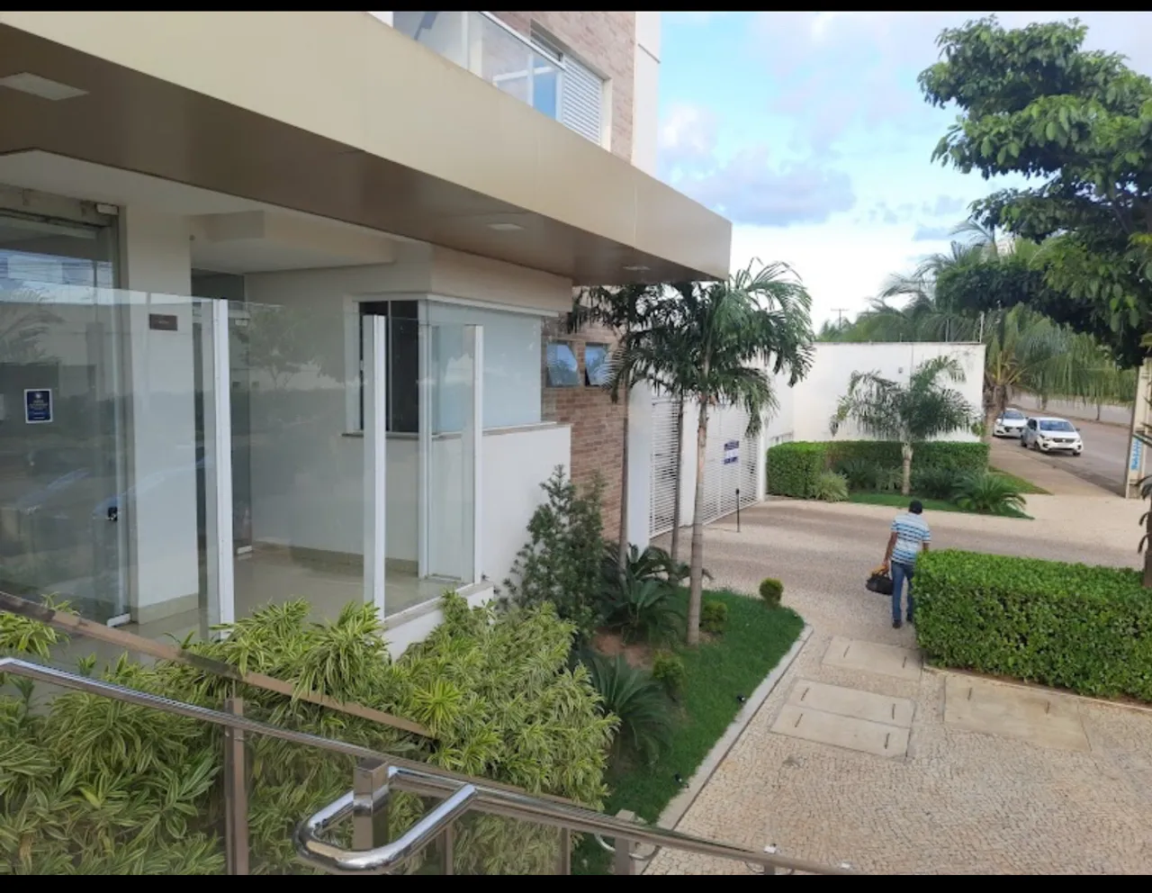 Alugo apartamento no LYBERTY TOWER.