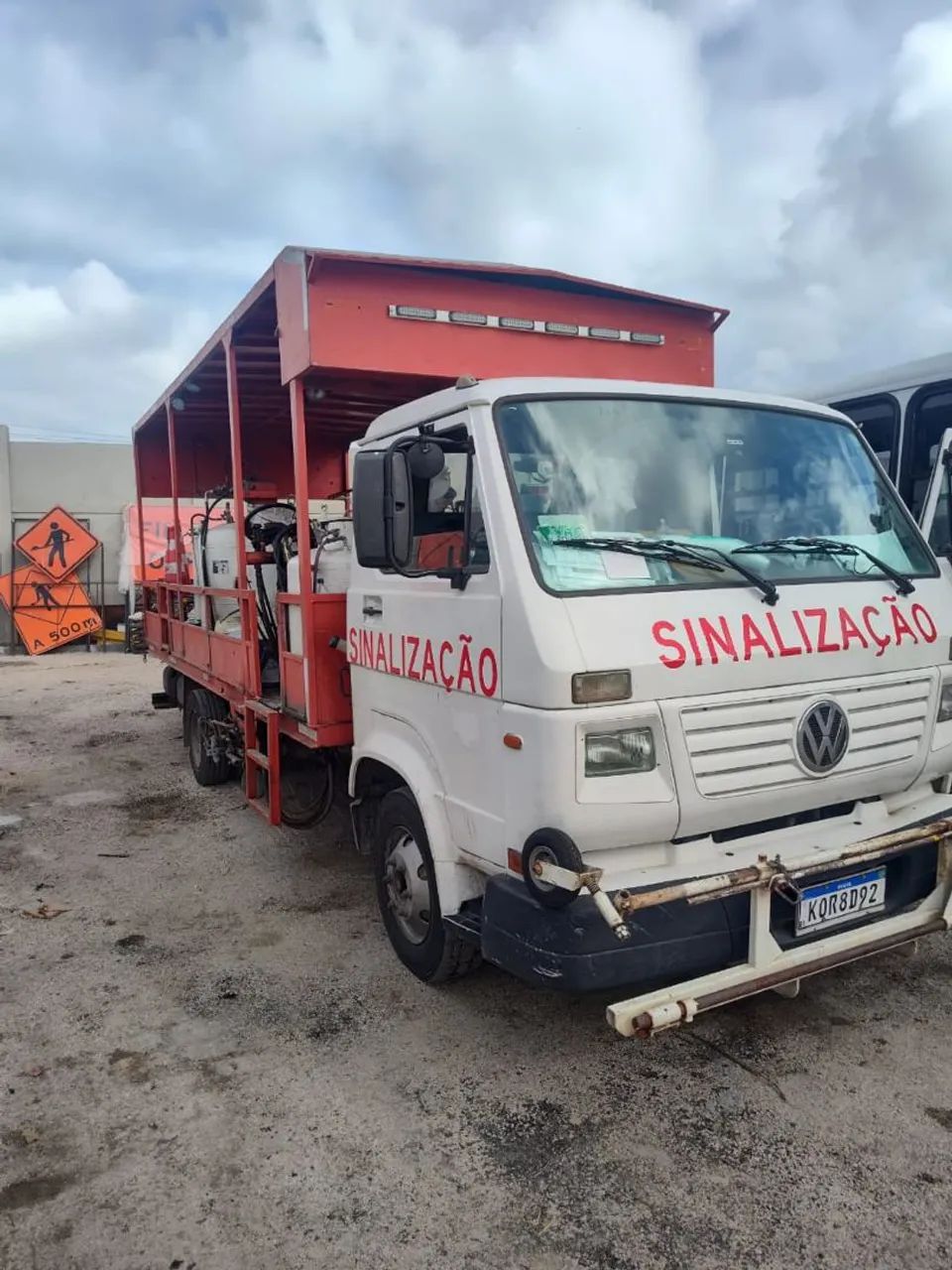 Caminhão de Sinalização viária equipamento pintura de rodovia  - Foto 5