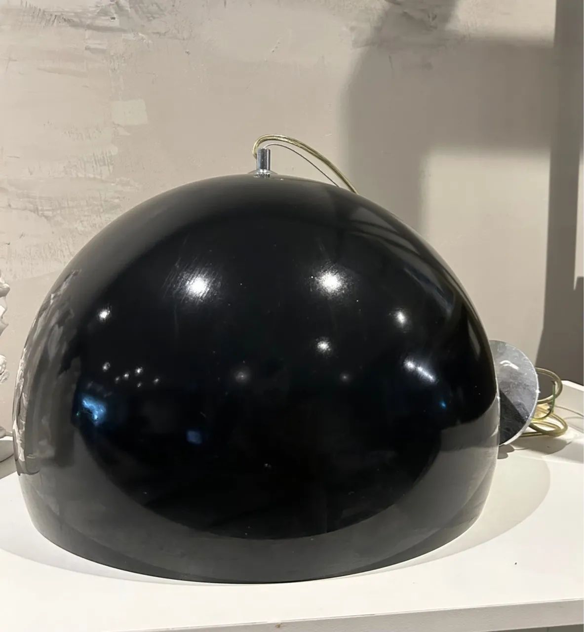 Luminária em pendente semiesfera 