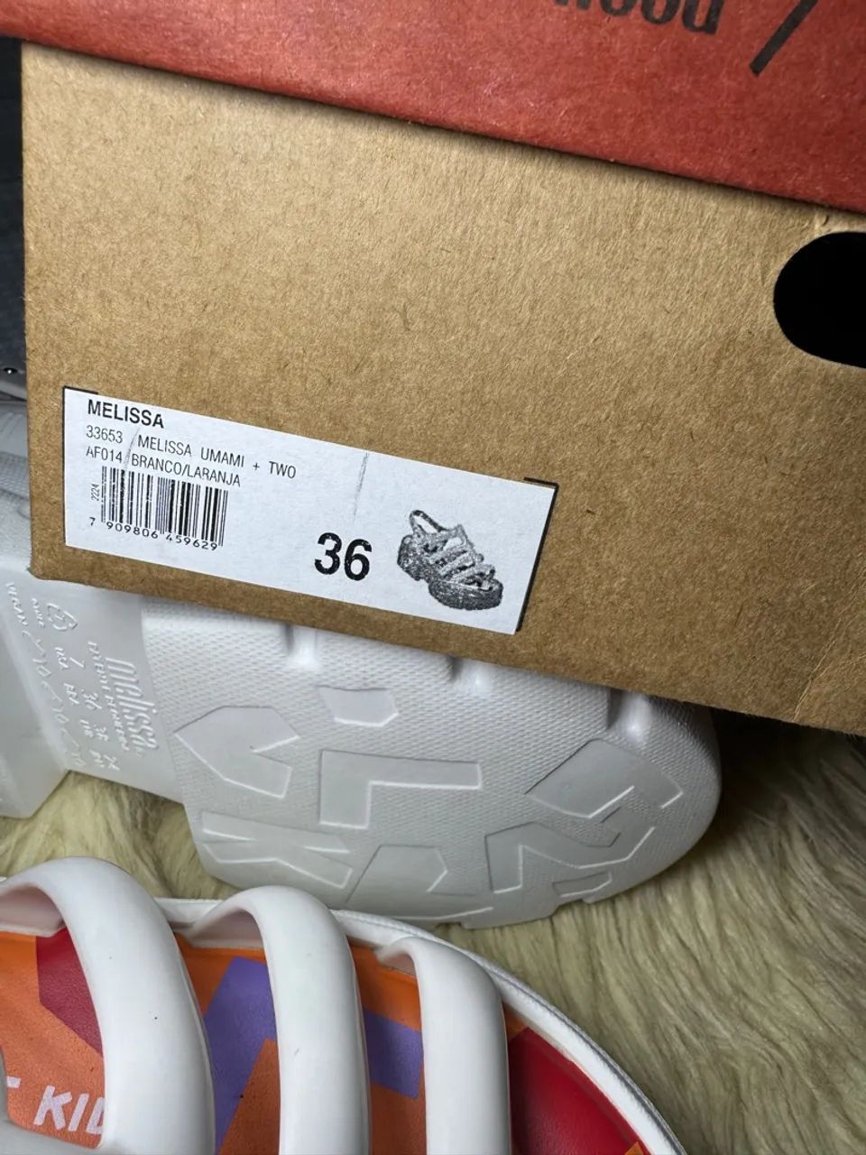 Melissa Umami + Two Lost Kids Ad - Foto 3