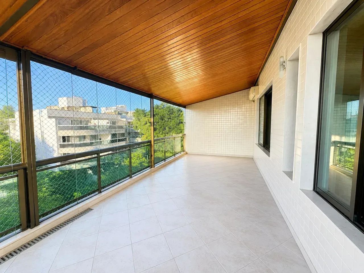 Imóvel para venda com 400 metros quadrados com 4 quartos