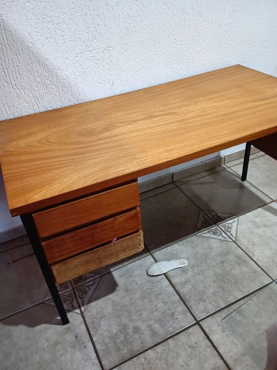 VENDO UMA MESA DE ESCRITÓRIO  - Foto 3