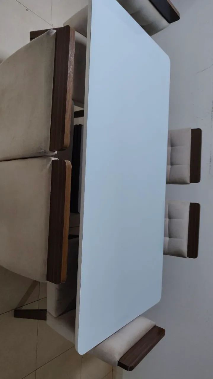 Jogo mesa sala de jantar  com cadeiras 
