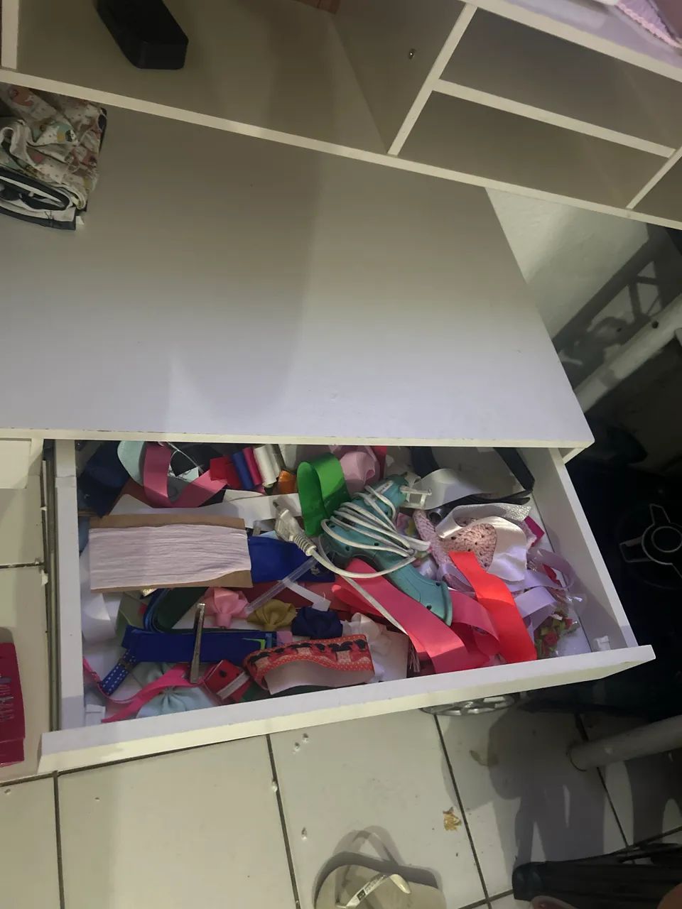 Escrivaninha com 2 gavetas  - Foto 2