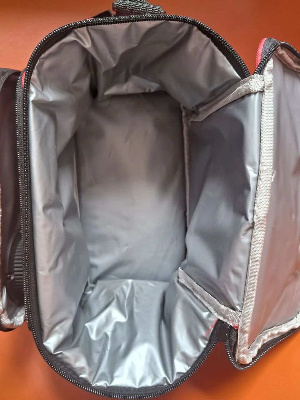 Bolsa térmica com caixa de som via Bluetooth  - Foto 4