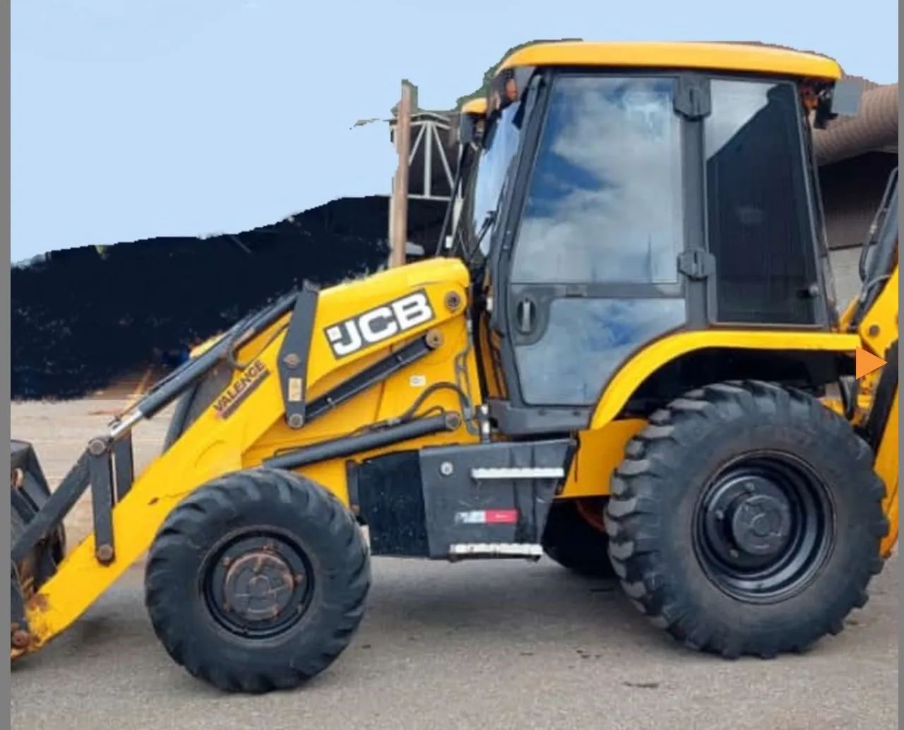 RETROESCAVADEIRA JCB 3CX 2014