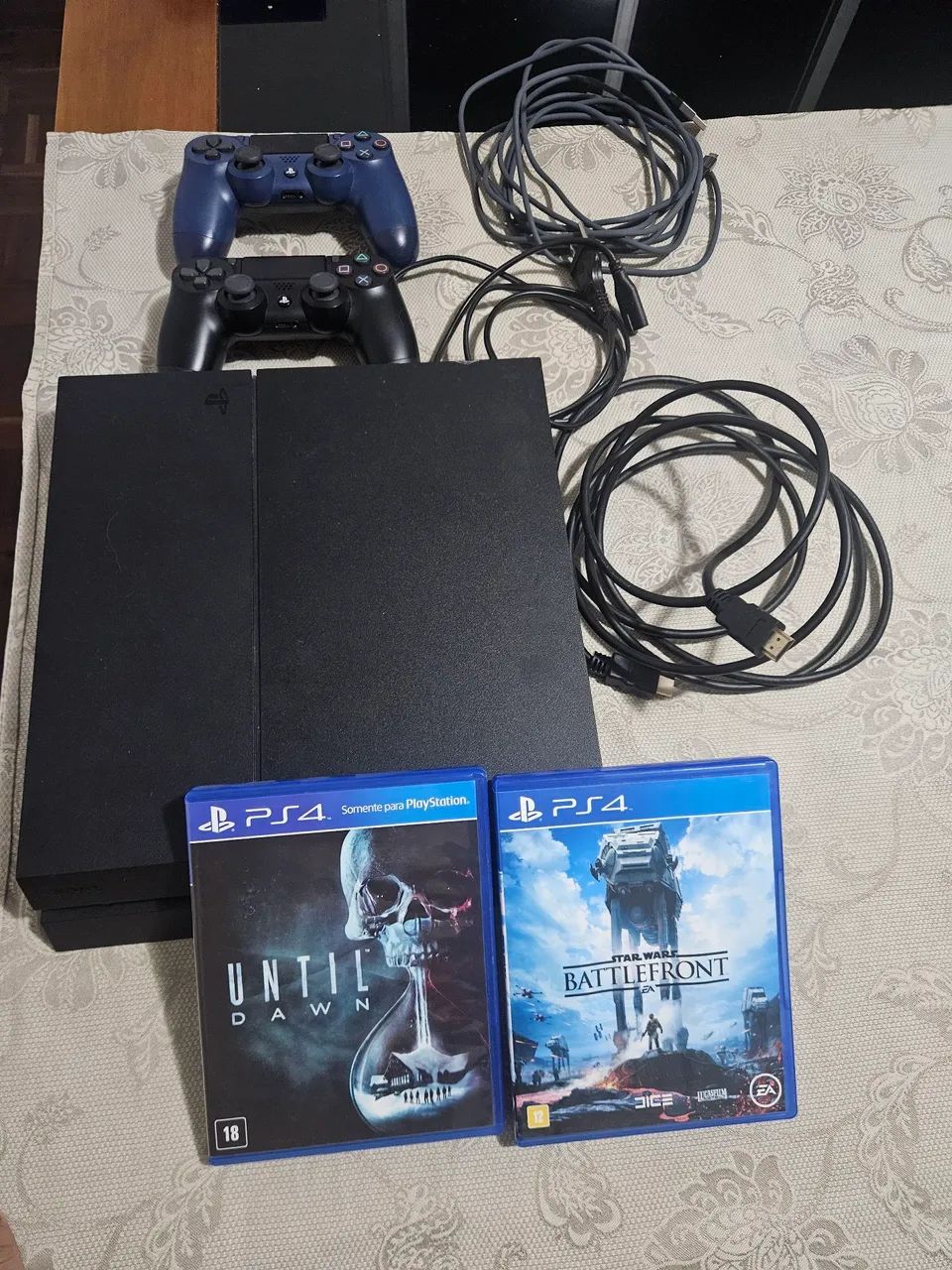 Playstation 4 + 2 controles