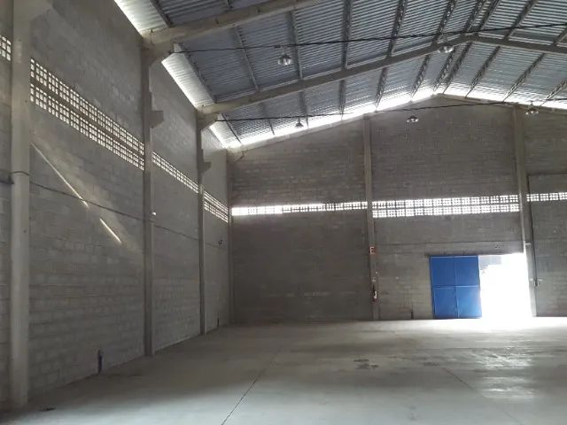 Alugo Galpão CIVIT 1, com 1.020m2, sendo 680m2 armazém, 2 docas, 8m pé direito - Foto 3