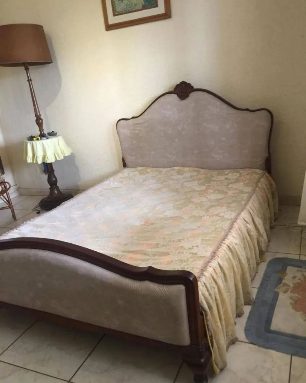 Cama casal antiga