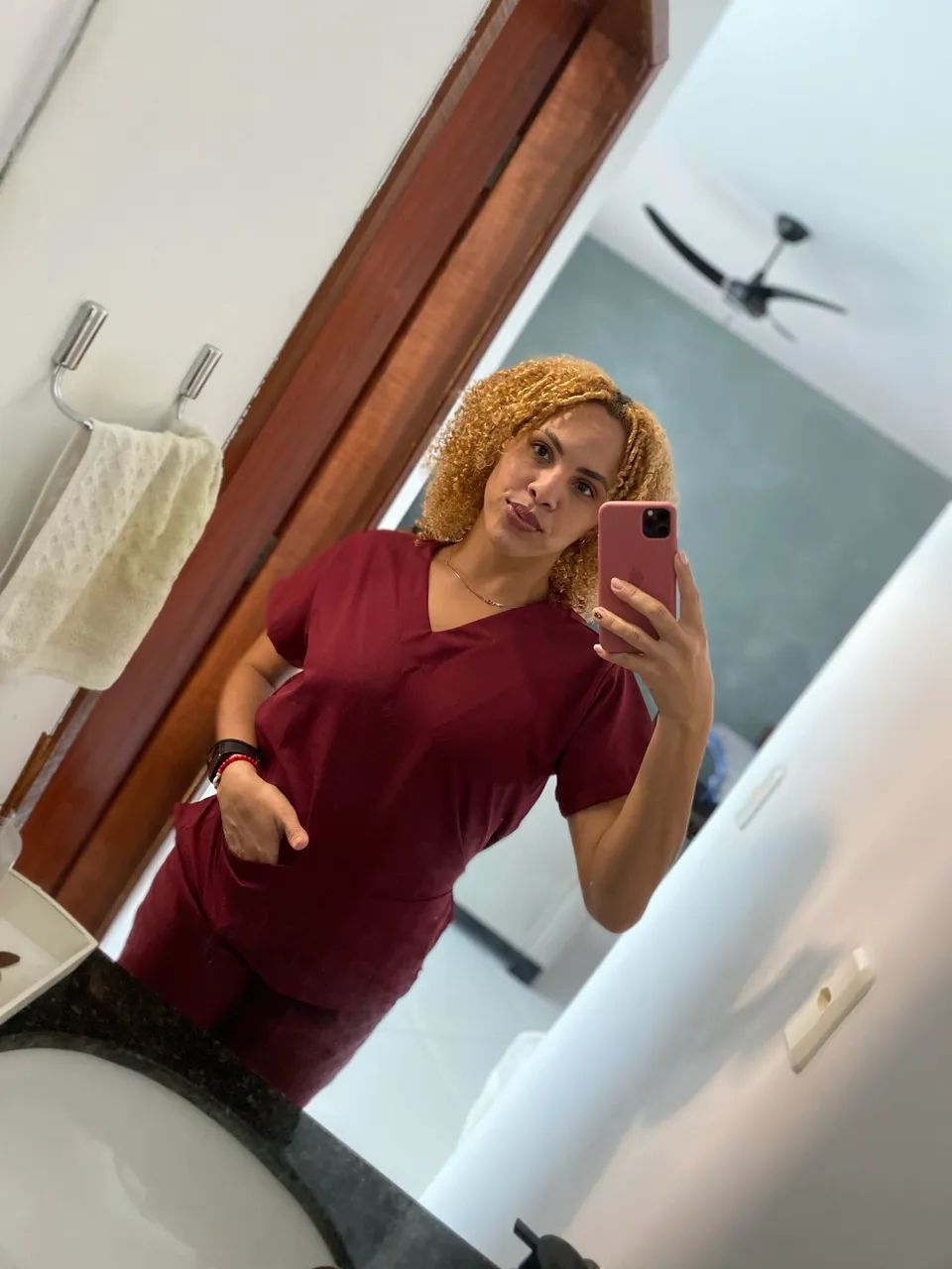 Técnica de enfermagem e cuidadora de idosos  - Foto 2