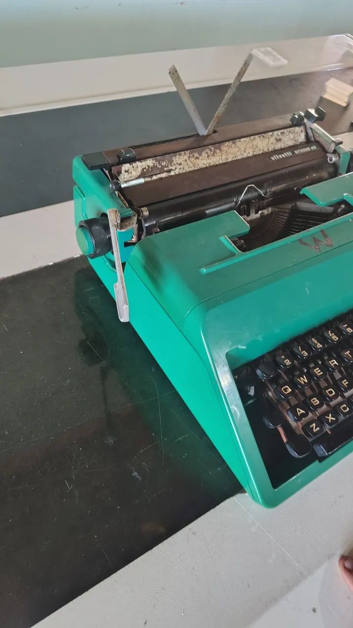 Máquina de escrever Olivetti Studio 45 - Foto 2