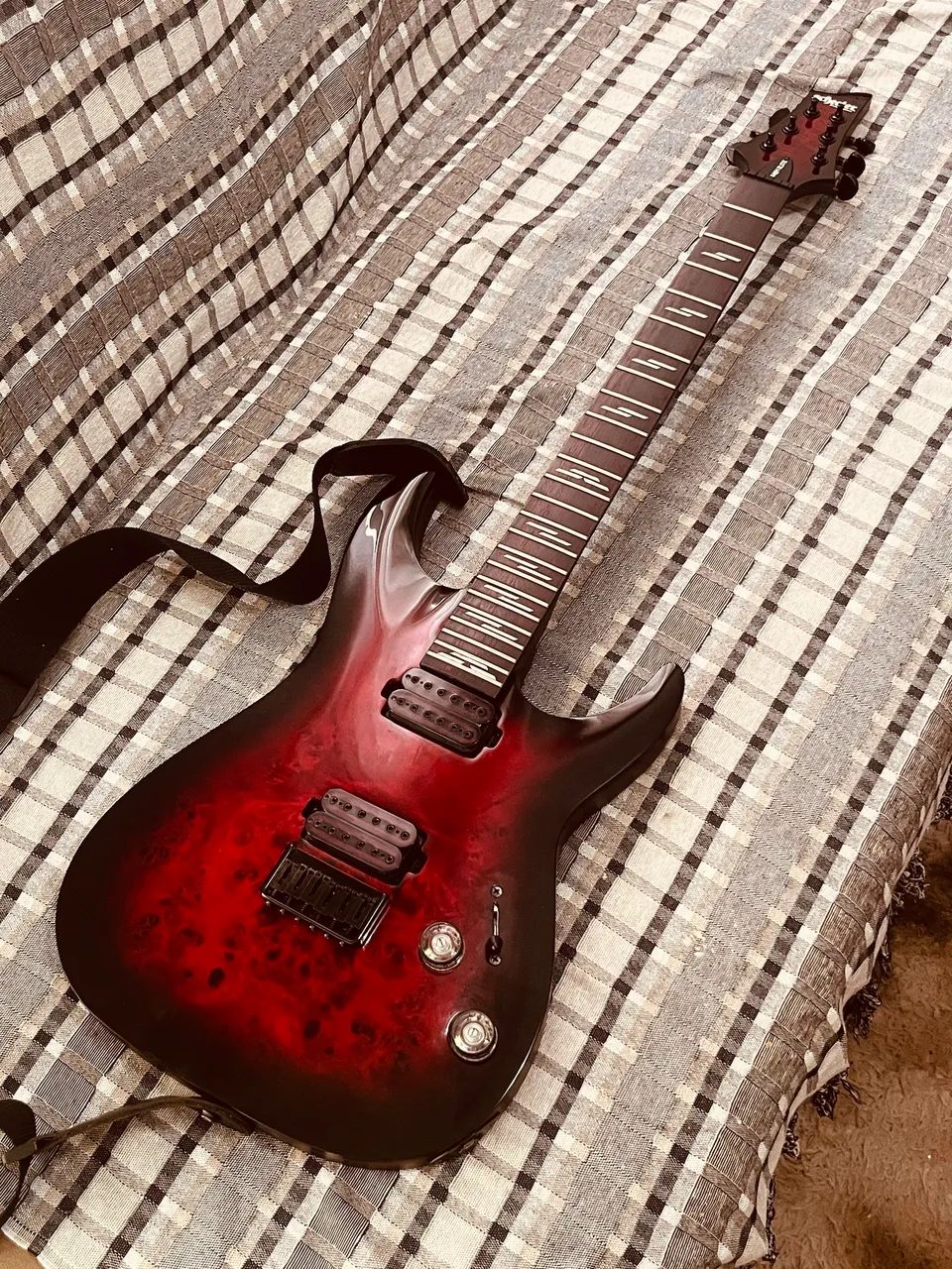 Guitarra Schecter Omen Elite-6 (sem cordas)
