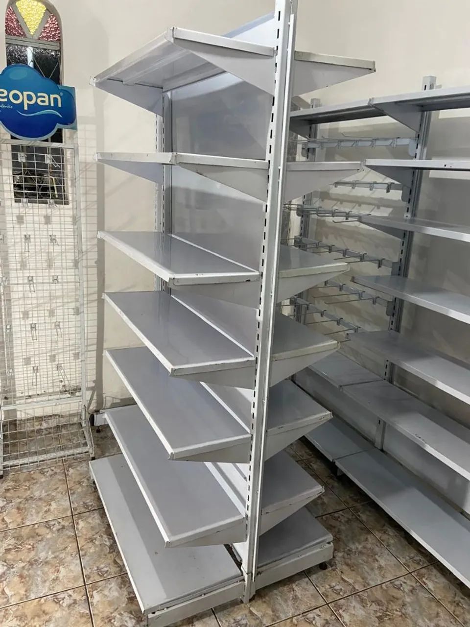 Gôndolas de parede e central para comércio em geral  - Foto 5