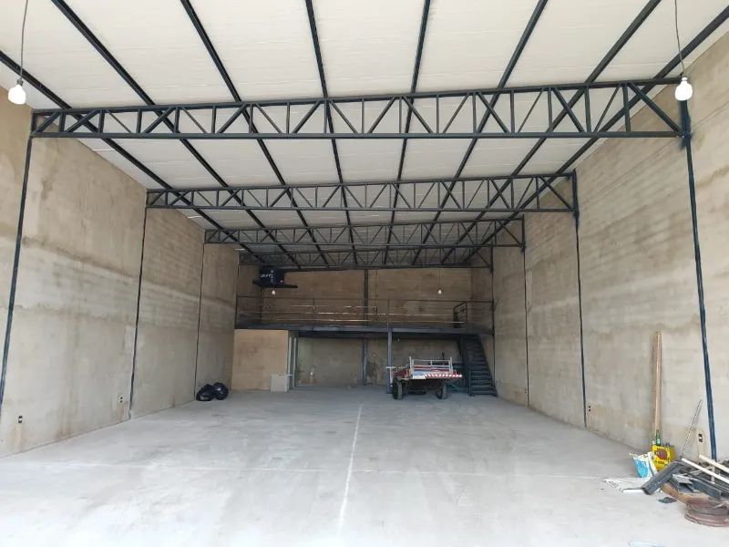 Alugo Galpão 300m Residencial 14 Bis Trindade - Foto 2