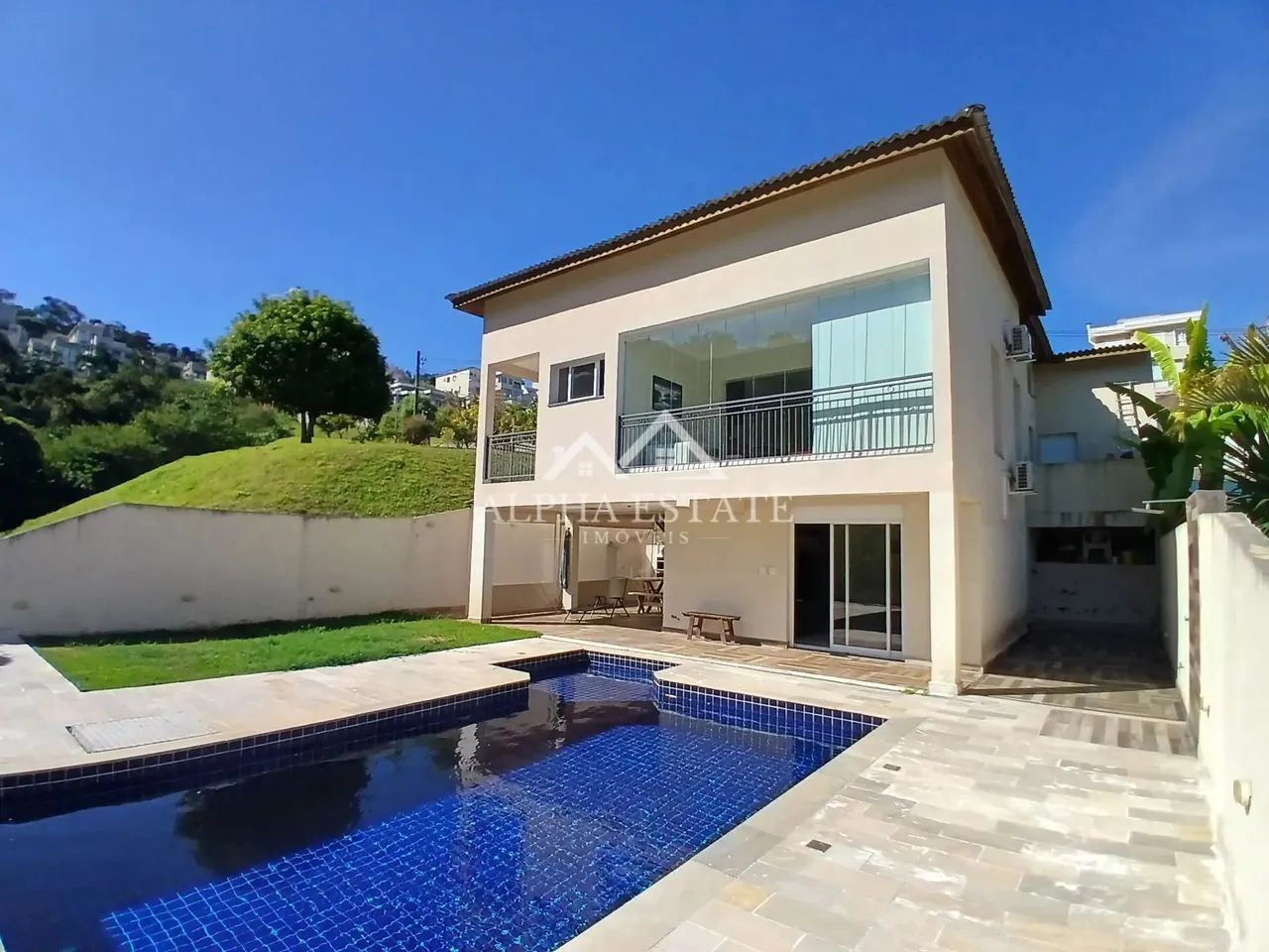 Casa de alto padrão no Residencial Valville 1