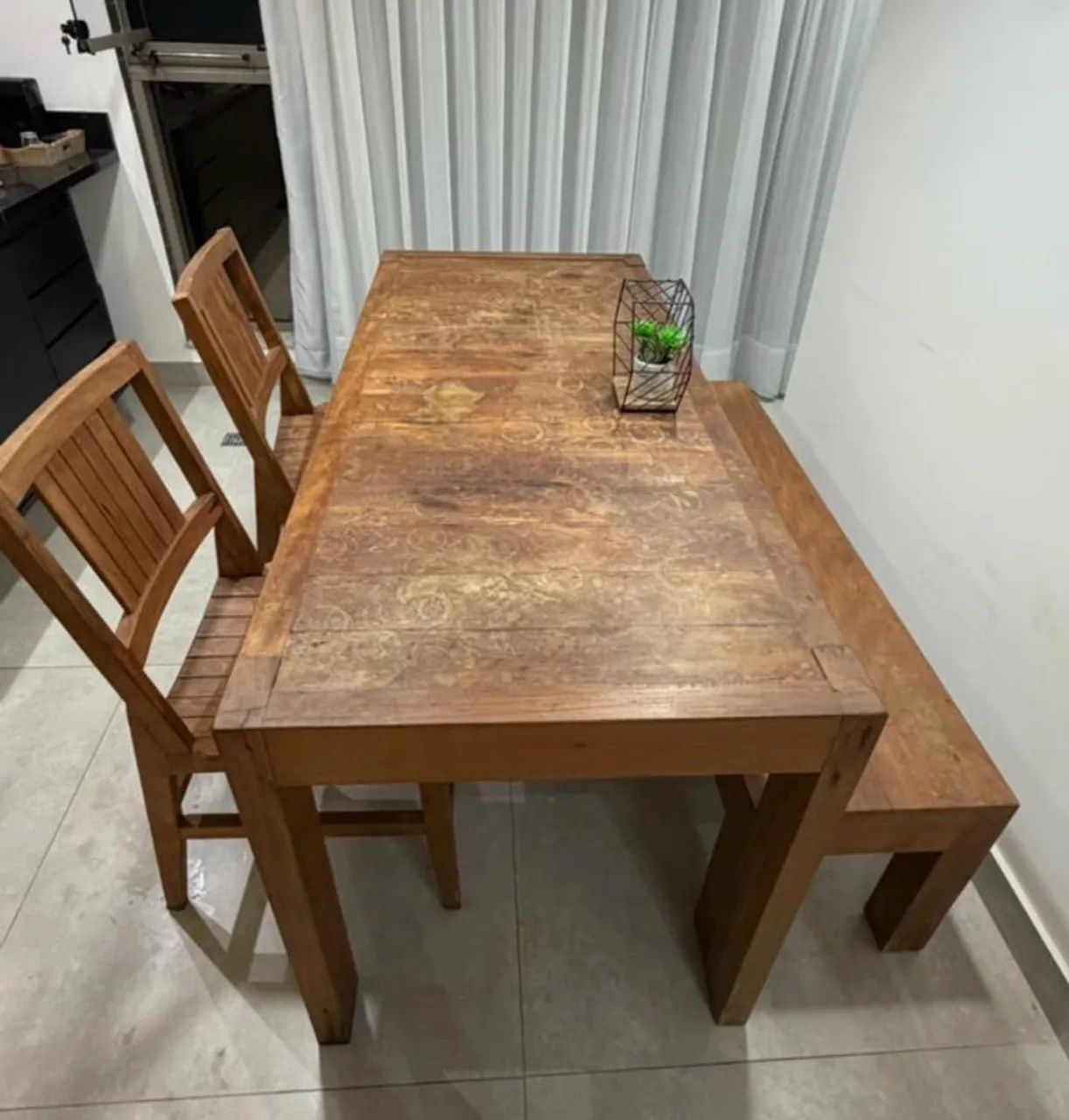 Mesa de madeira maciça - 5 lugares 