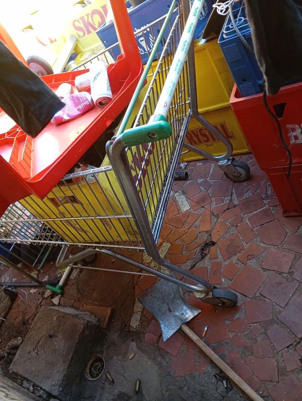 Vende se dois carrinhos de mercado novinhos  - Foto 2